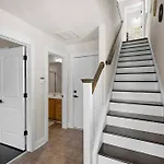 3Br/3.5Bath Uptown Aloft House.