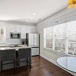 3Br/3.5Bath Uptown Aloft House.