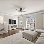 3Br/3.5Bath Uptown Aloft House.