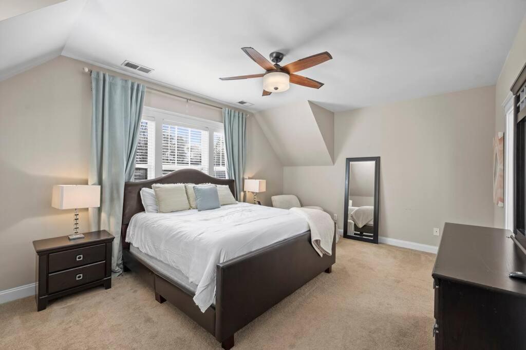 3br/3.5bath Uptown Aloft House. Holiday home *