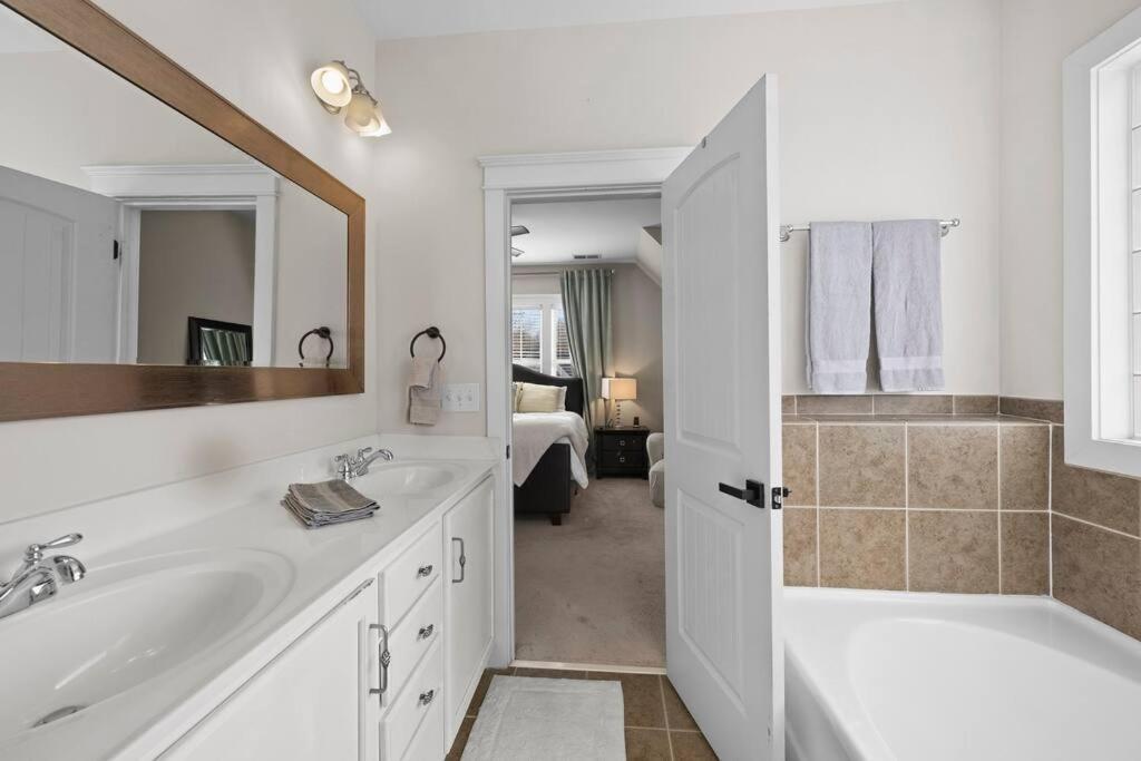 Holiday home 3br/3.5bath Uptown Aloft House. *