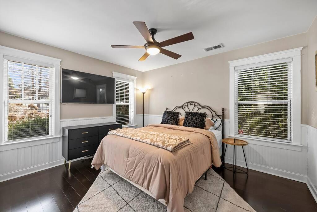 Holiday home 3br/3.5bath Uptown Aloft House.