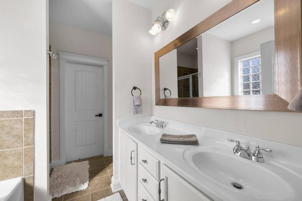 3br/3.5bath Uptown Aloft House. Holiday home *