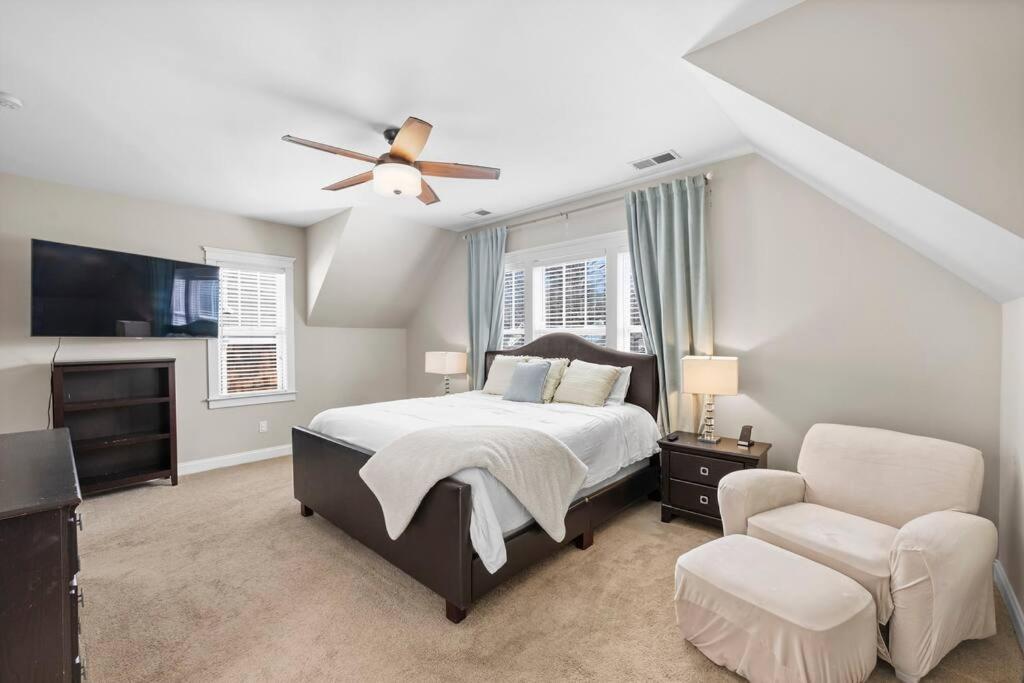 3br/3.5bath Uptown Aloft House. Holiday home *