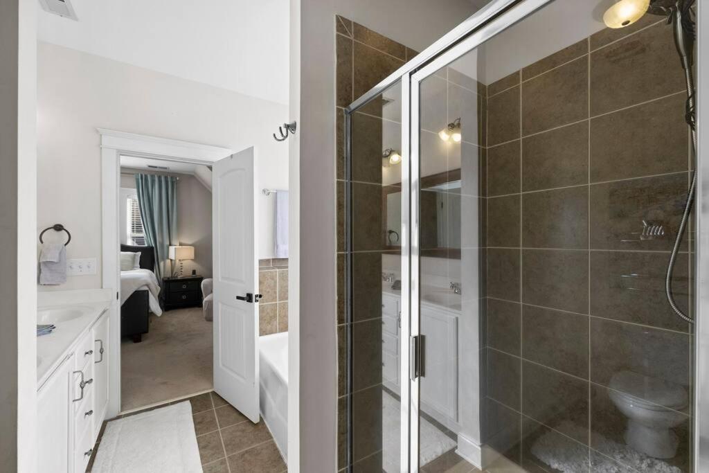 Holiday home 3br/3.5bath Uptown Aloft House.
